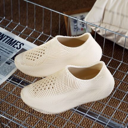 Croc Shoes for Men in Summer, Oil-Proof and Non-Slip